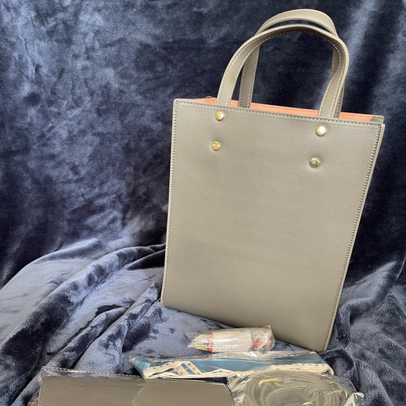 Handbags - Brand new grey leather bag